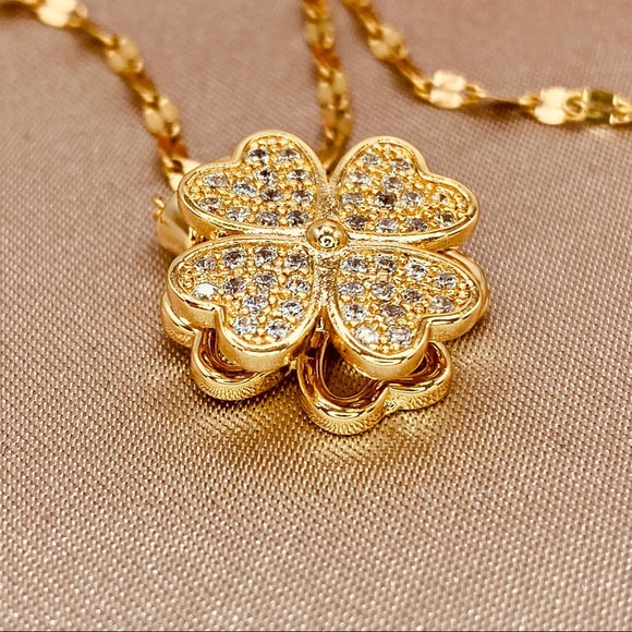 Luzy Jewelry Jewelry - 18K Gold Clover Leave Lucky Spinning Pave CZ Pendant Lips Dainty Chain Necklace